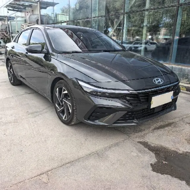 Hyundai 2023 Elantra -3-compartment 1.5 stepless LUX premium automatic gear 3