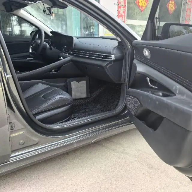 Hyundai 2023 Elantra -3-compartment 1.5 stepless LUX premium automatic gear 4