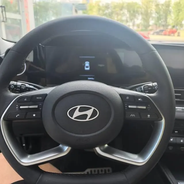 Hyundai 2023 Elantra -3-compartment 1.5 stepless LUX premium automatic gear 6