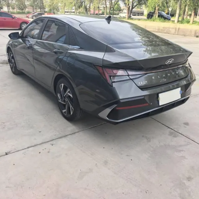 Hyundai 2023 Elantra -3-compartment 1.5 stepless LUX premium automatic gear 7