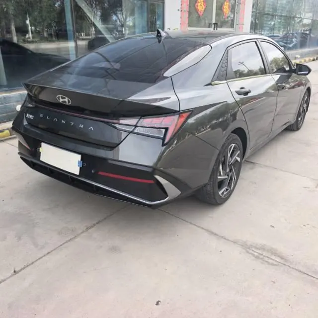 Hyundai 2023 Elantra -3-compartment 1.5 stepless LUX premium automatic gear 9