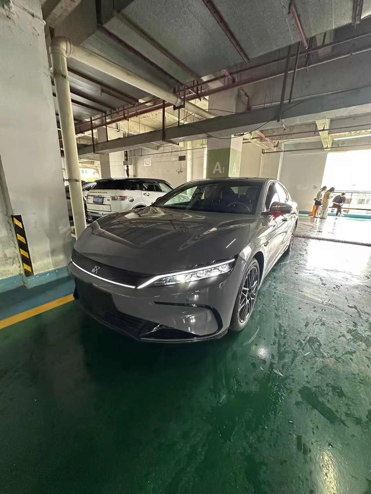 BYD 2026 Han EV Smart Driving Edition 705KM Flash Charge Honorable Automatic Gear - View 1