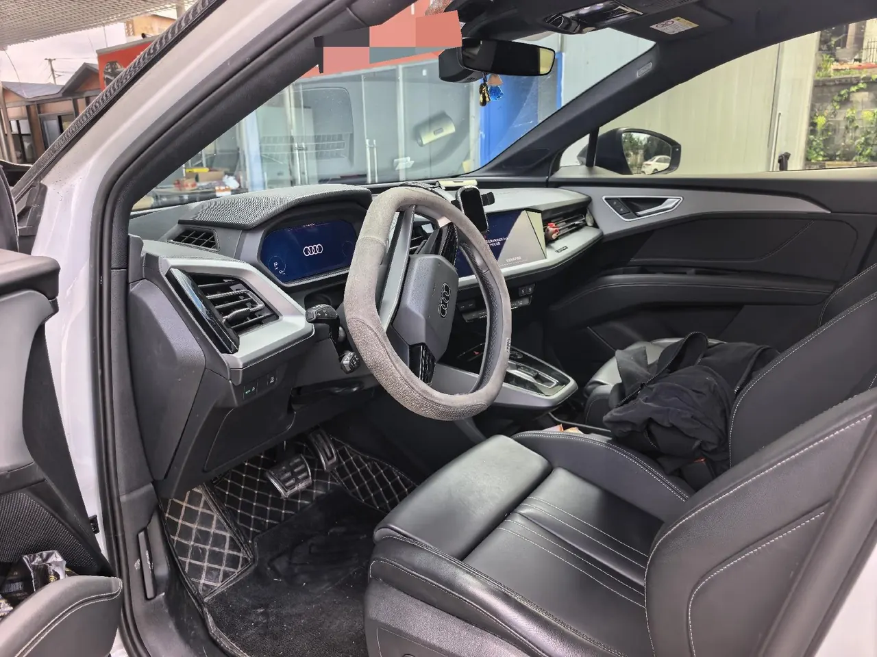 Audi 2023 Q5 e-tron 40 Shining Royal Suit Automatic Gear 3