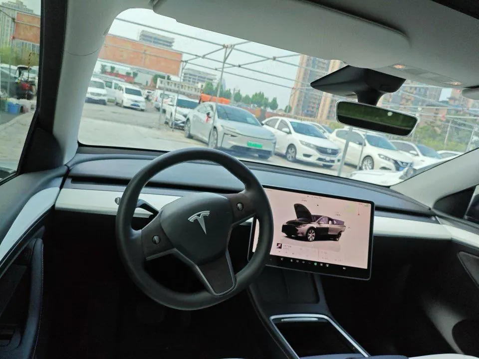 Tesla 2022 Model Y rear-wheel drive version (facelift) automatic gear 2