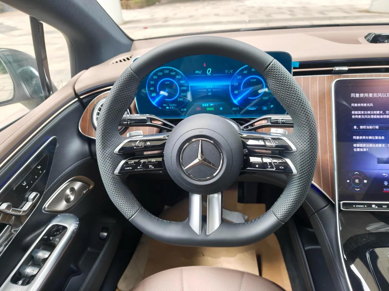 Mercedes Benz 2025 EQE 500 4MATIC EQE 500 4MATIC Pioneer Edition Automatic Gear 10