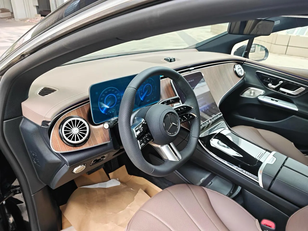 Mercedes Benz 2025 EQE 500 4MATIC EQE 500 4MATIC Pioneer Edition Automatic Gear 9