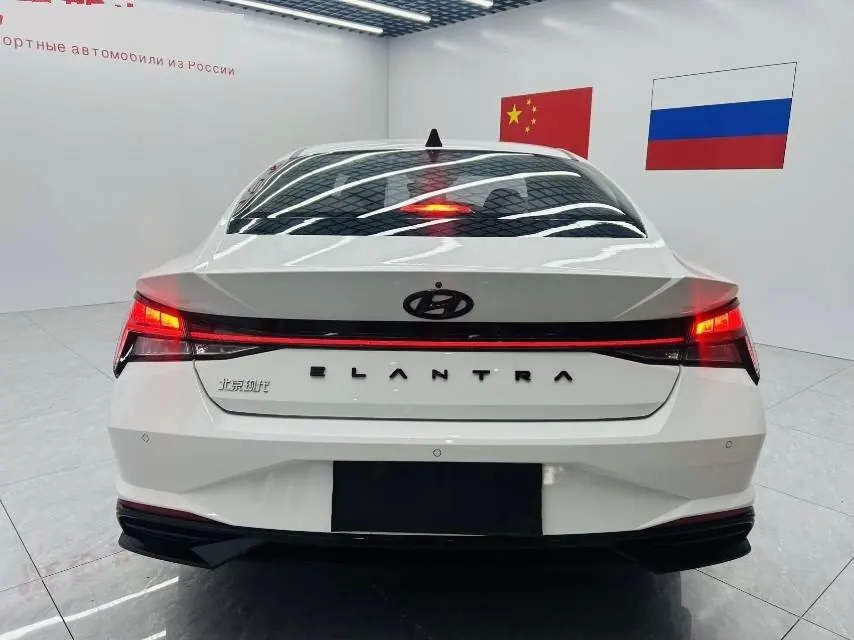 Hyundai 2022 Elantra -3-compartment 1.5 stepless LUX premium automatic gear 10