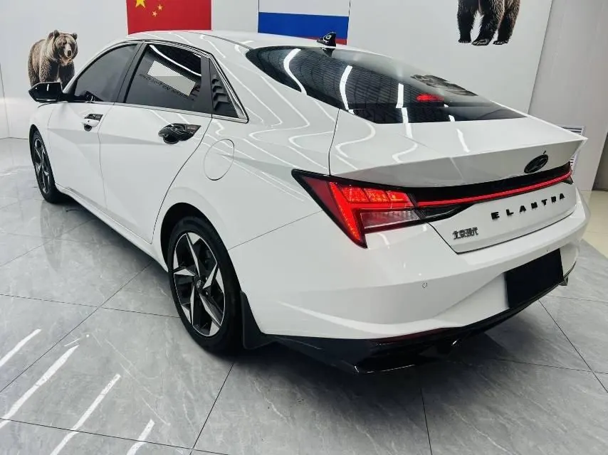 Hyundai 2022 Elantra -3-compartment 1.5 stepless LUX premium automatic gear 11
