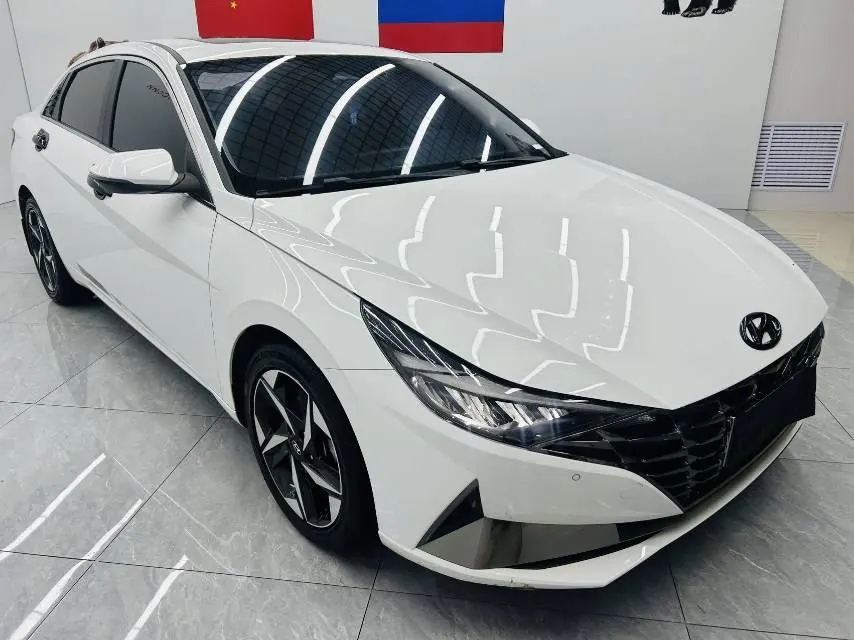 Hyundai 2022 Elantra -3-compartment 1.5 stepless LUX premium automatic gear 3