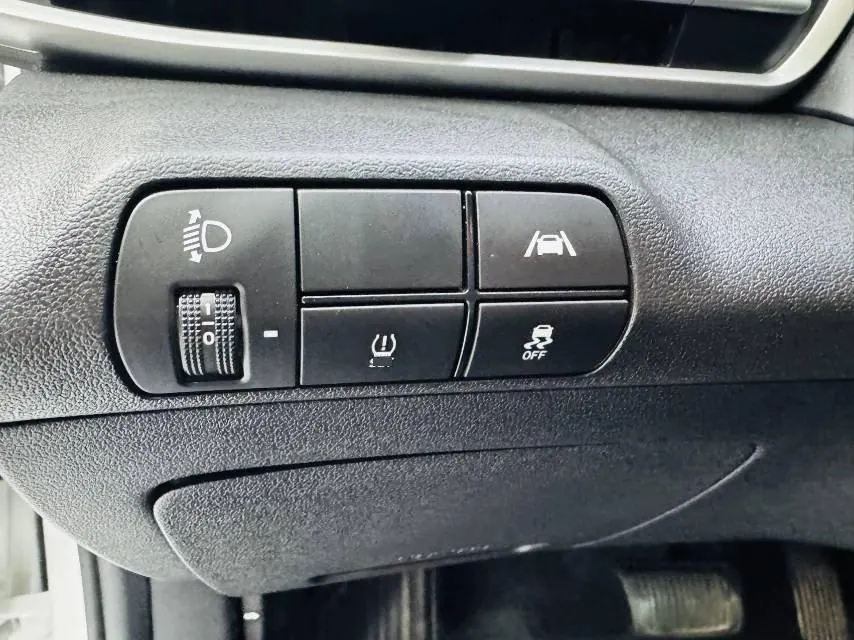 Hyundai 2022 Elantra -3-compartment 1.5 stepless LUX premium automatic gear 8