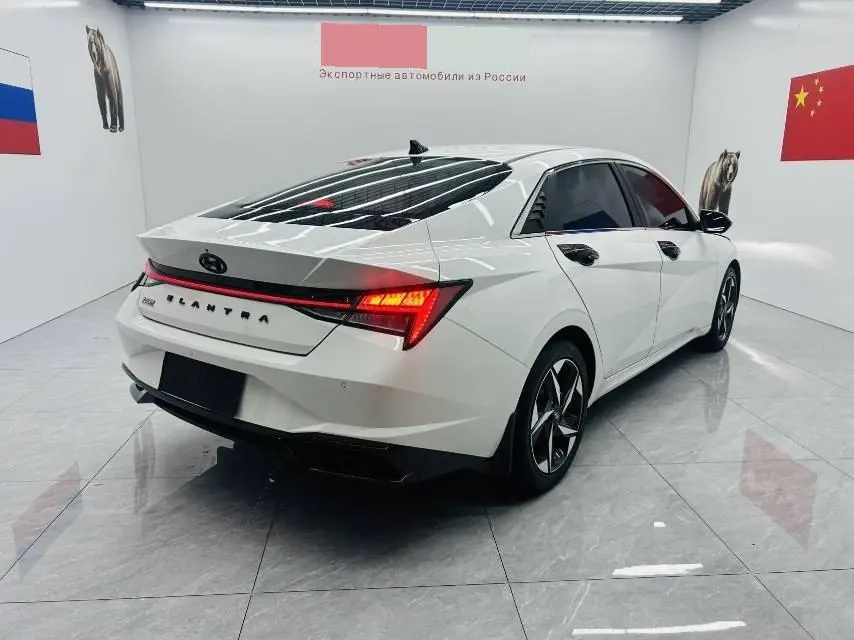 Hyundai 2022 Elantra -3-compartment 1.5 stepless LUX premium automatic gear 9