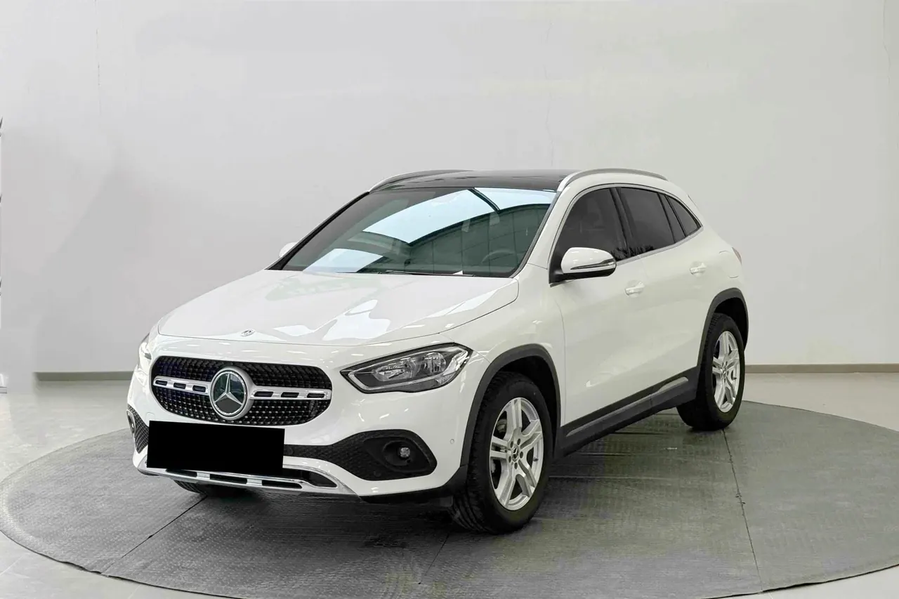 Open image lightbox: Mercedes Benz 2022 GLA 180 1.3T automatic gear