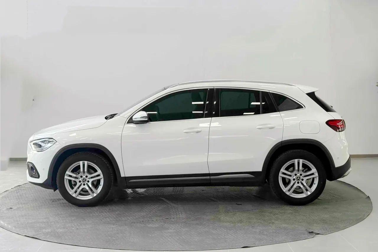 Mercedes Benz 2022 GLA 180 1.3T automatic gear 2