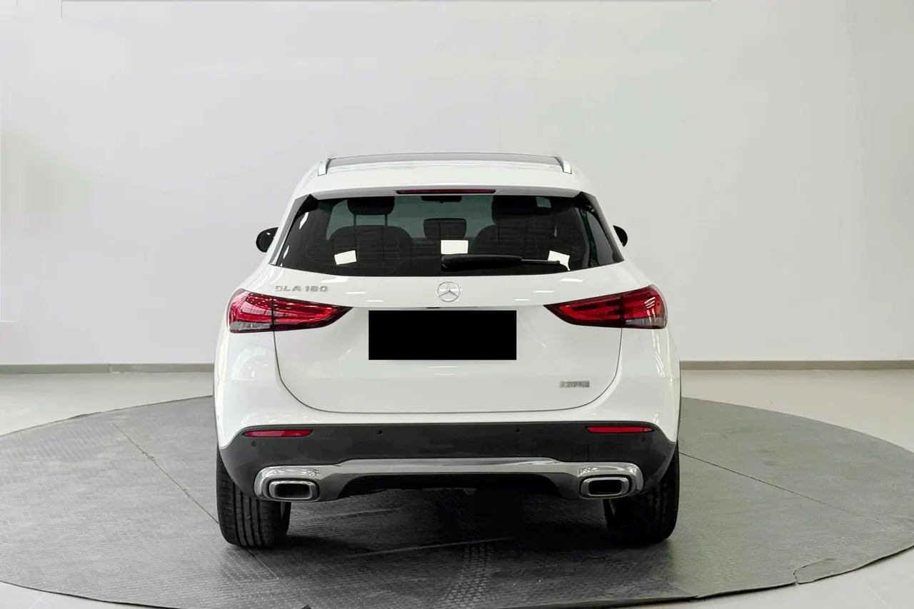 Mercedes Benz 2022 GLA 180 1.3T automatic gear 3