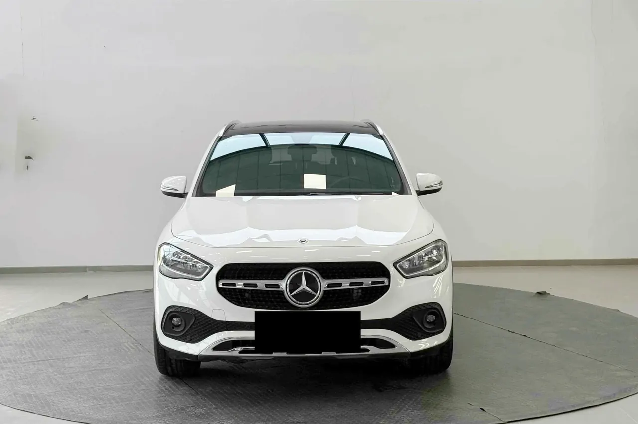 Mercedes Benz 2022 GLA 180 1.3T automatic gear 4