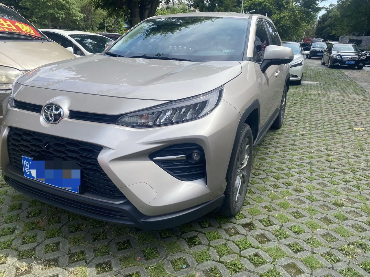 Open image lightbox: Toyota 2023 Wilanda 2.0 Stepless Two-Drive Leading Edition Automatic Gear