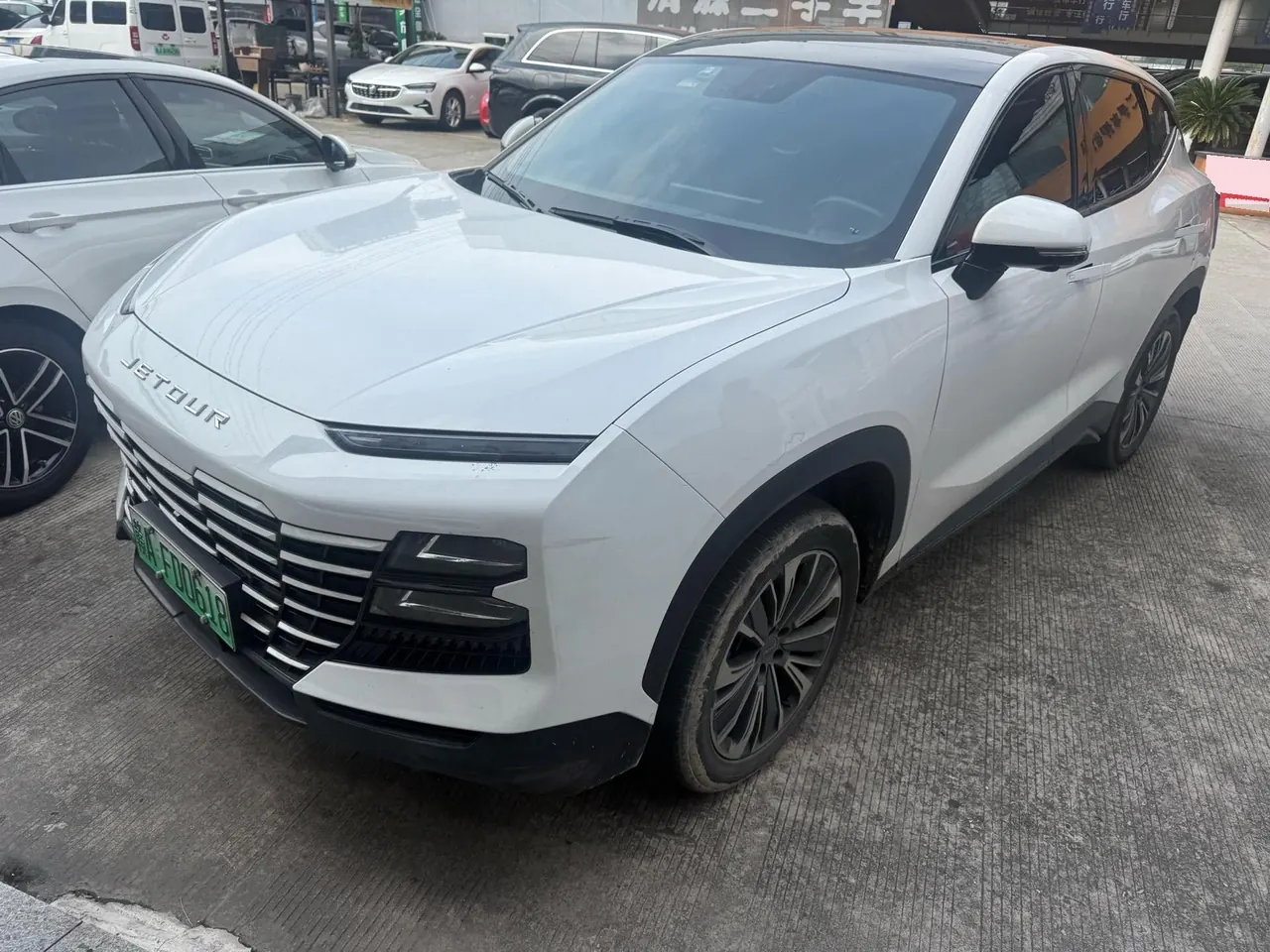 Jetour 2023 Dasheng i-DM 1.5T Lightning Automatic Gear - View 1