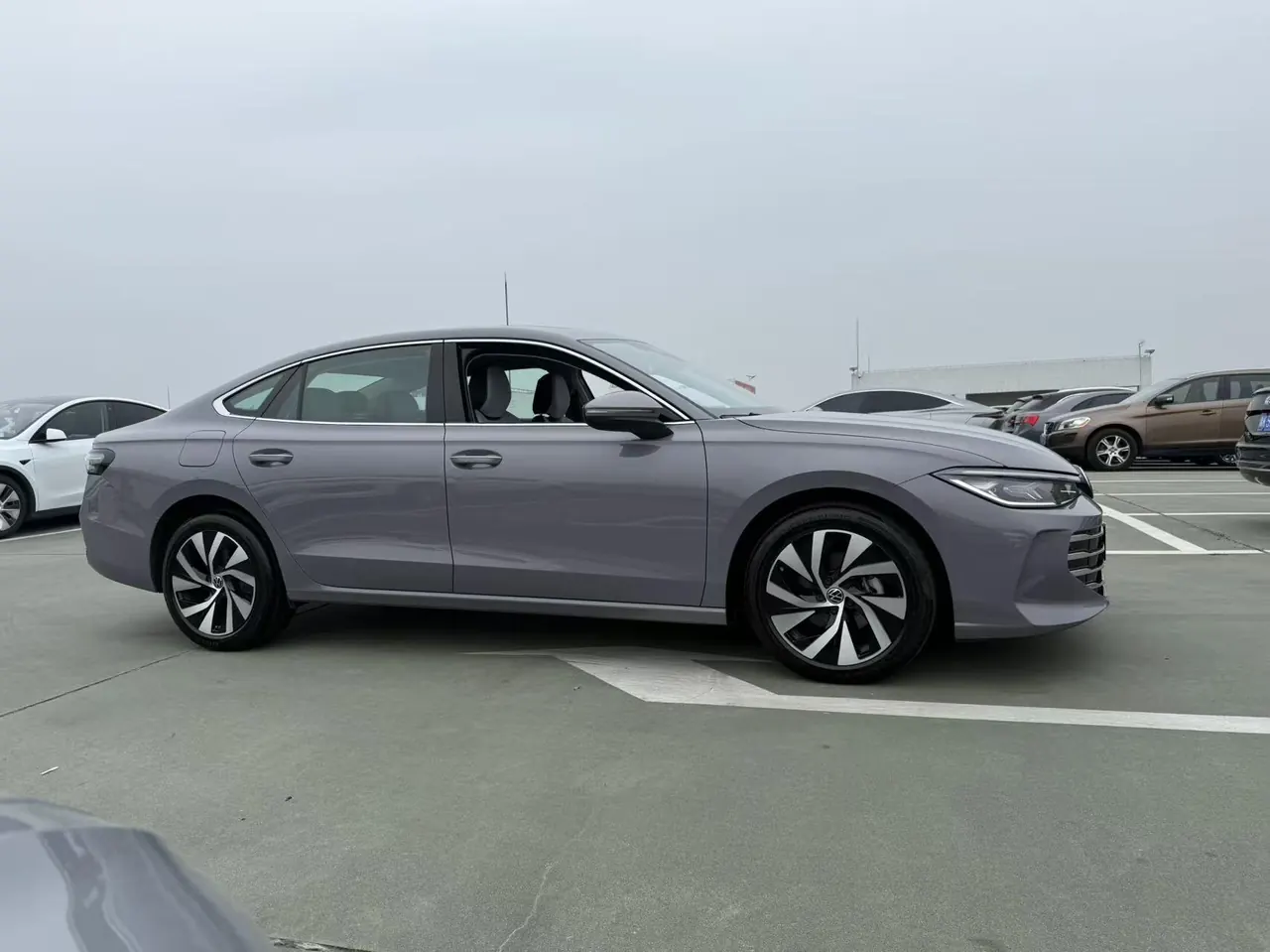 Volkswagen 2025 Passat Pro 2.0TSI 380TSI Long Yao Edition Automatic 4