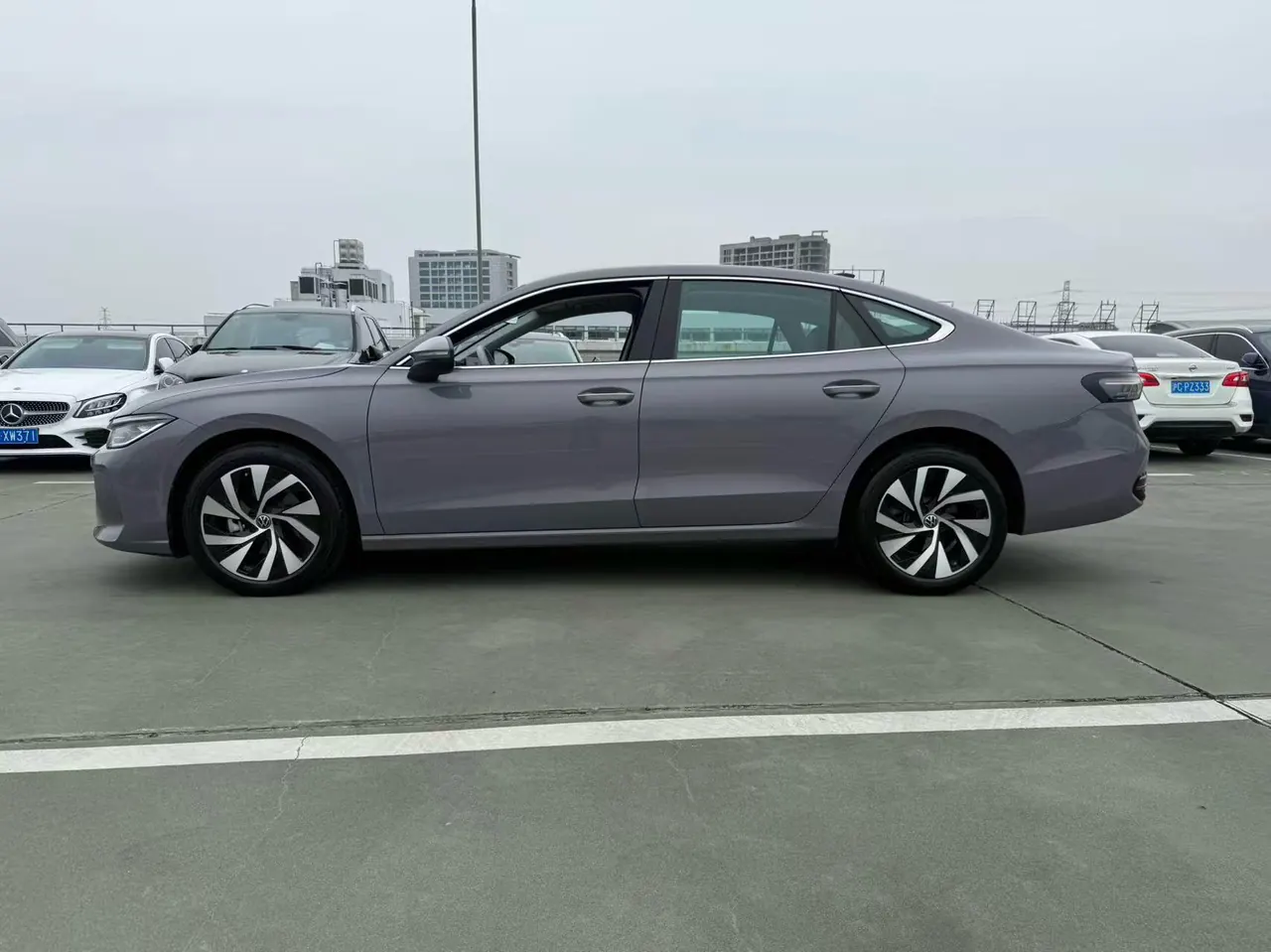 Volkswagen 2025 Passat Pro 2.0TSI 380TSI Long Yao Edition Automatic 5