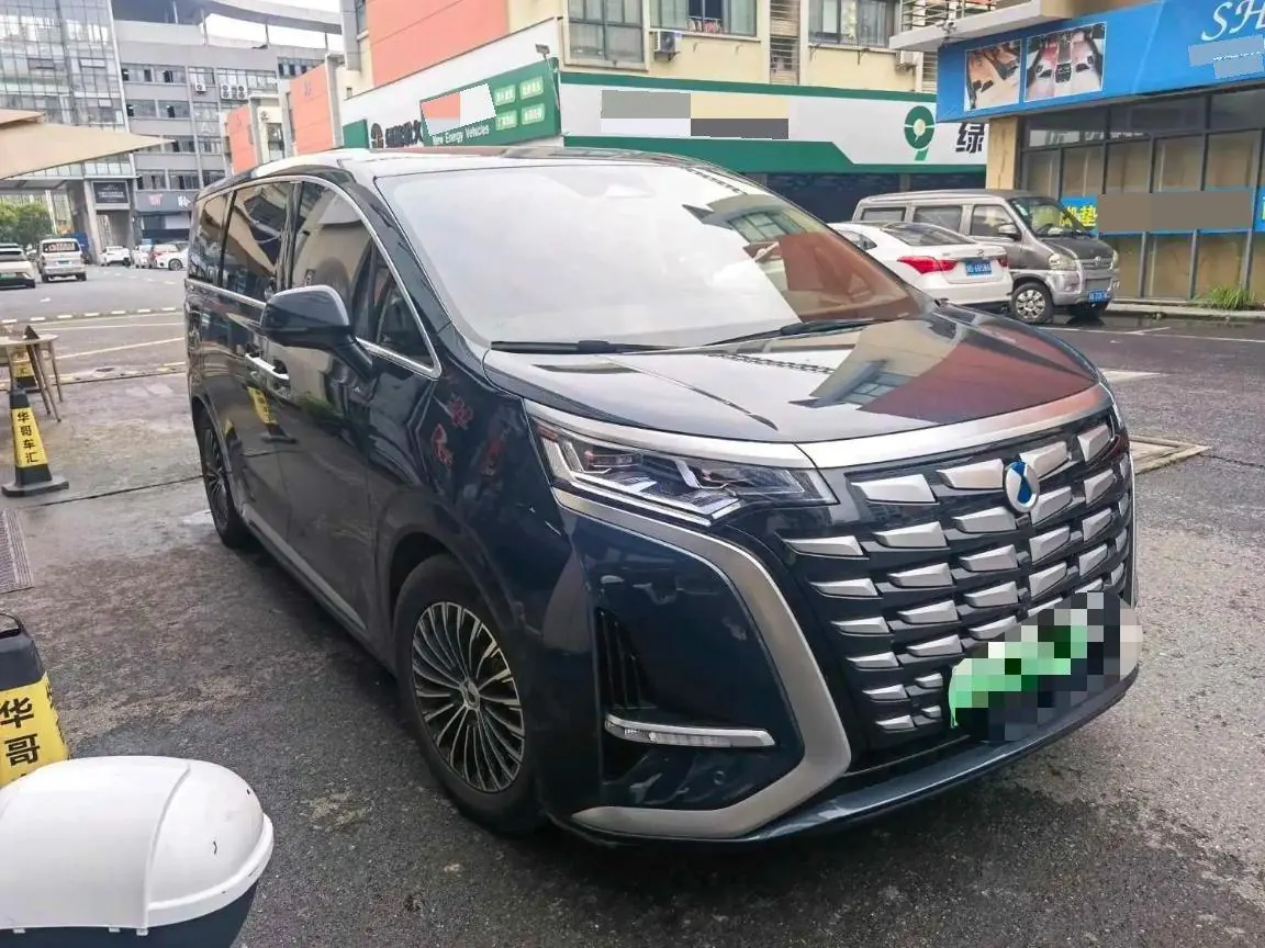 Denza 2022 Denza D9 DM-i 1.5T Stepless 970 Four-wheel Drive Honorable Automatic Gear 2