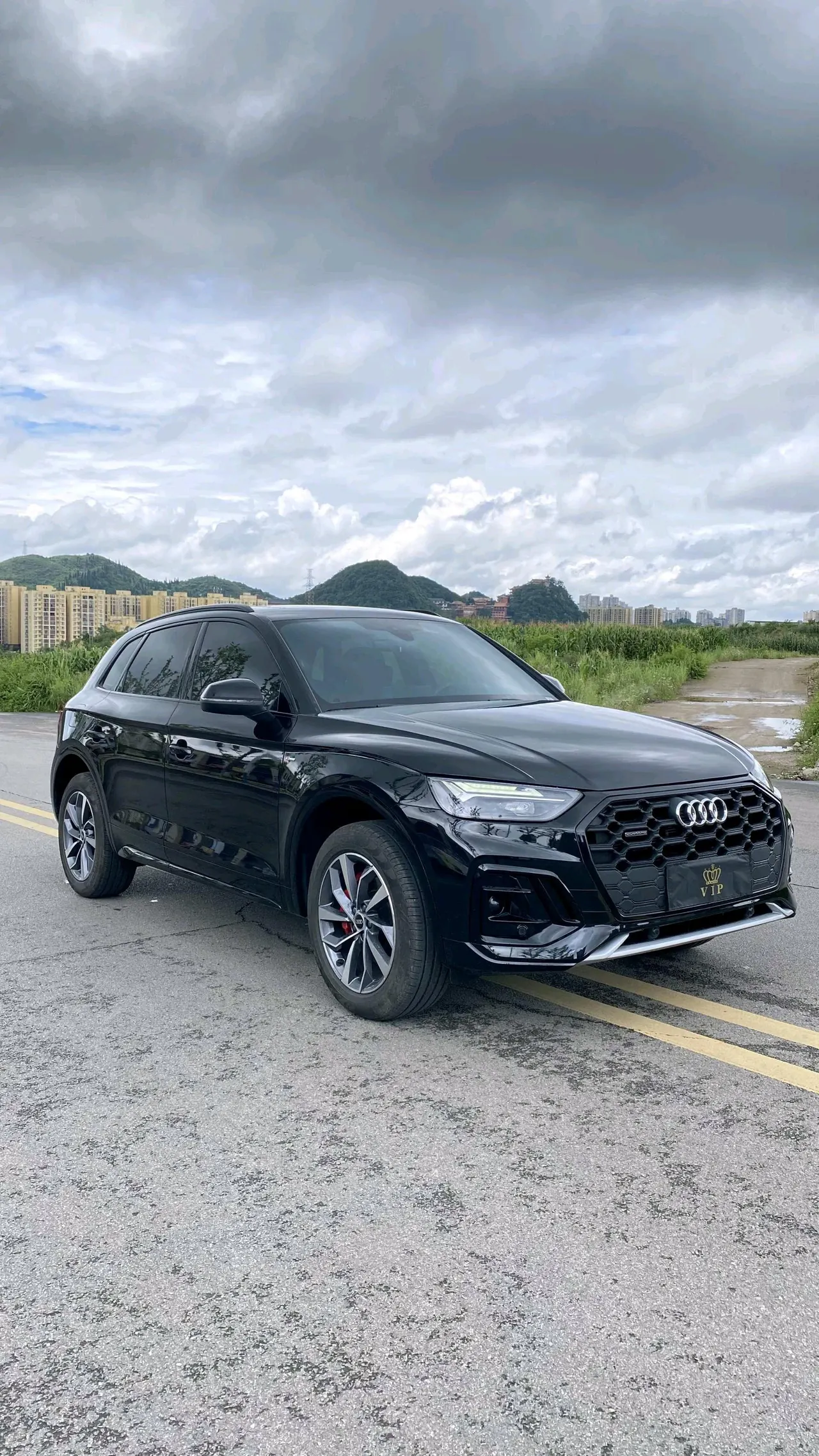 Открыть галерею: Audi 2025 Q5L 2.0TFSI 40TFSI 45th Anniversary Collection Edition Quattro Fashion Dynamic Automatic