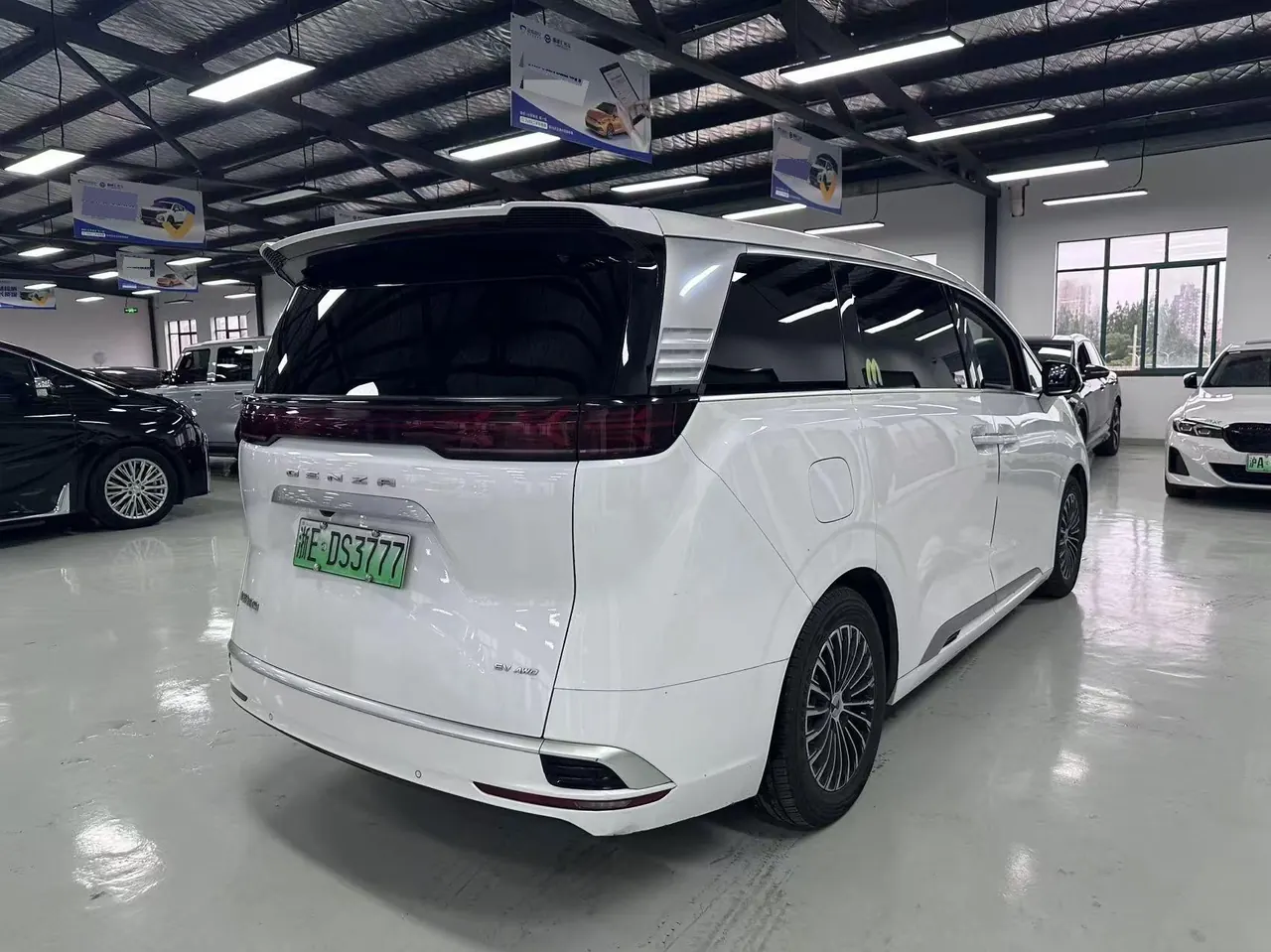 Denza 2022 Denza D9 EV 600 Four-wheel Drive Honorable Automatic Transmission 2
