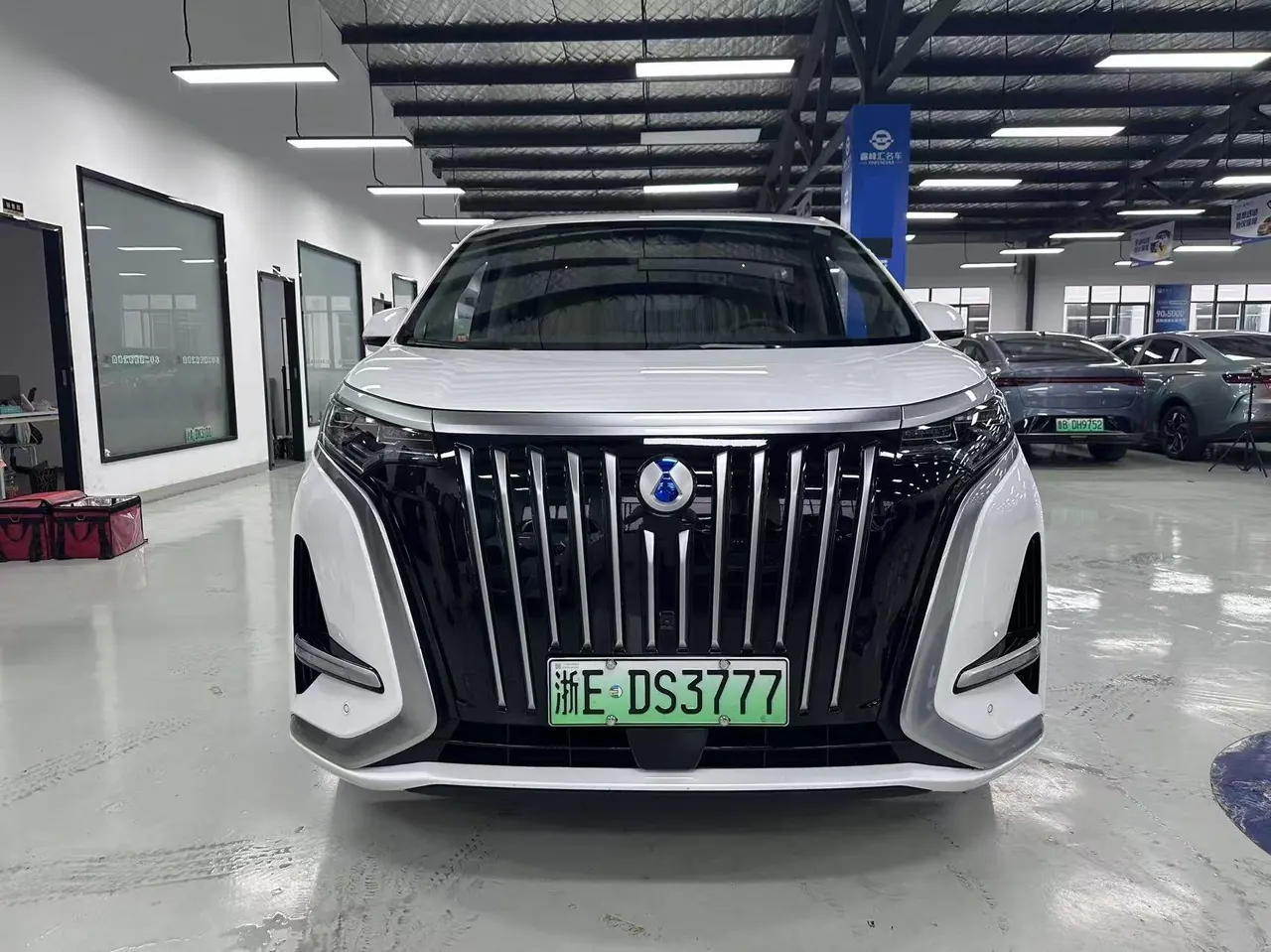 Denza 2022 Denza D9 EV 600 Four-wheel Drive Honorable Automatic Transmission 3
