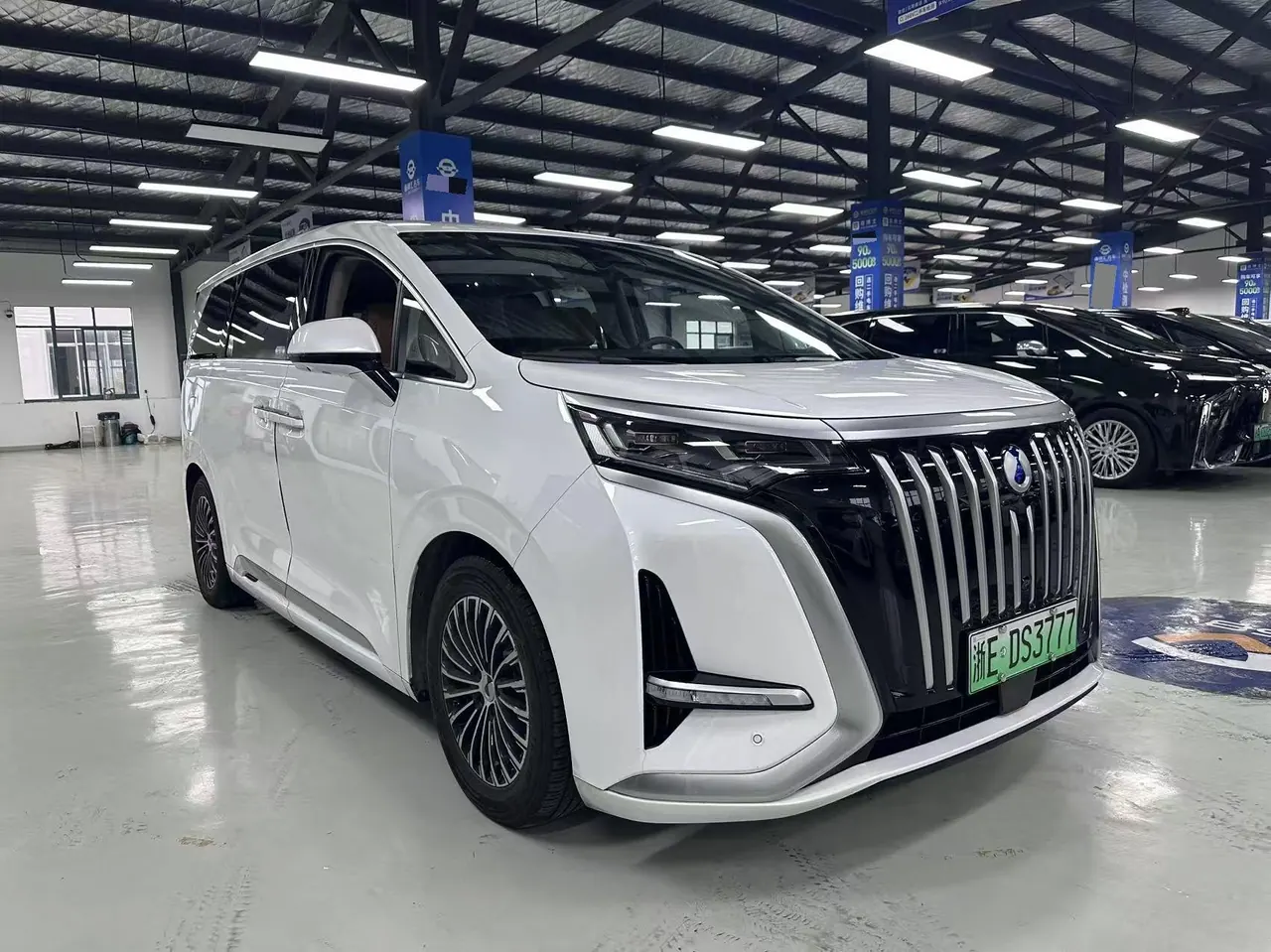 Denza 2022 Denza D9 EV 600 Four-wheel Drive Honorable Automatic Transmission 4