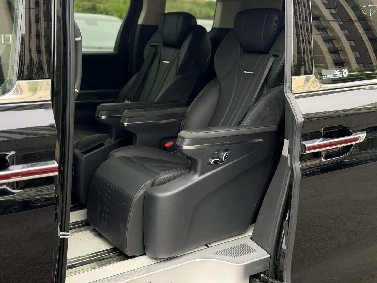 HongQi 2024 HQ9 PHEV 2.0T 4WD Business Edition Automatic Gear 5