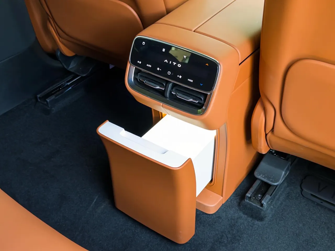 AITO 2026 AITO M7 extended range Ultra 4-wheel drive version 5 (192-line laser Radar) automatic gear 11