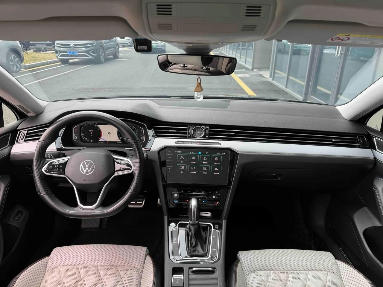 Volkswagen 2023 Magotan 2.0TSI 330TSI 2 million Commemorative Luxury Automatic Gear 4