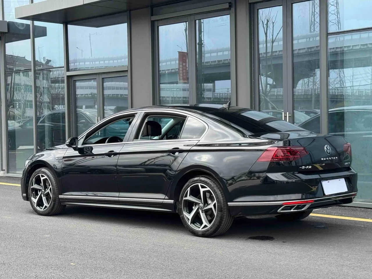 Volkswagen 2023 Magotan 2.0TSI 330TSI 2 million Commemorative Luxury Automatic Gear 5