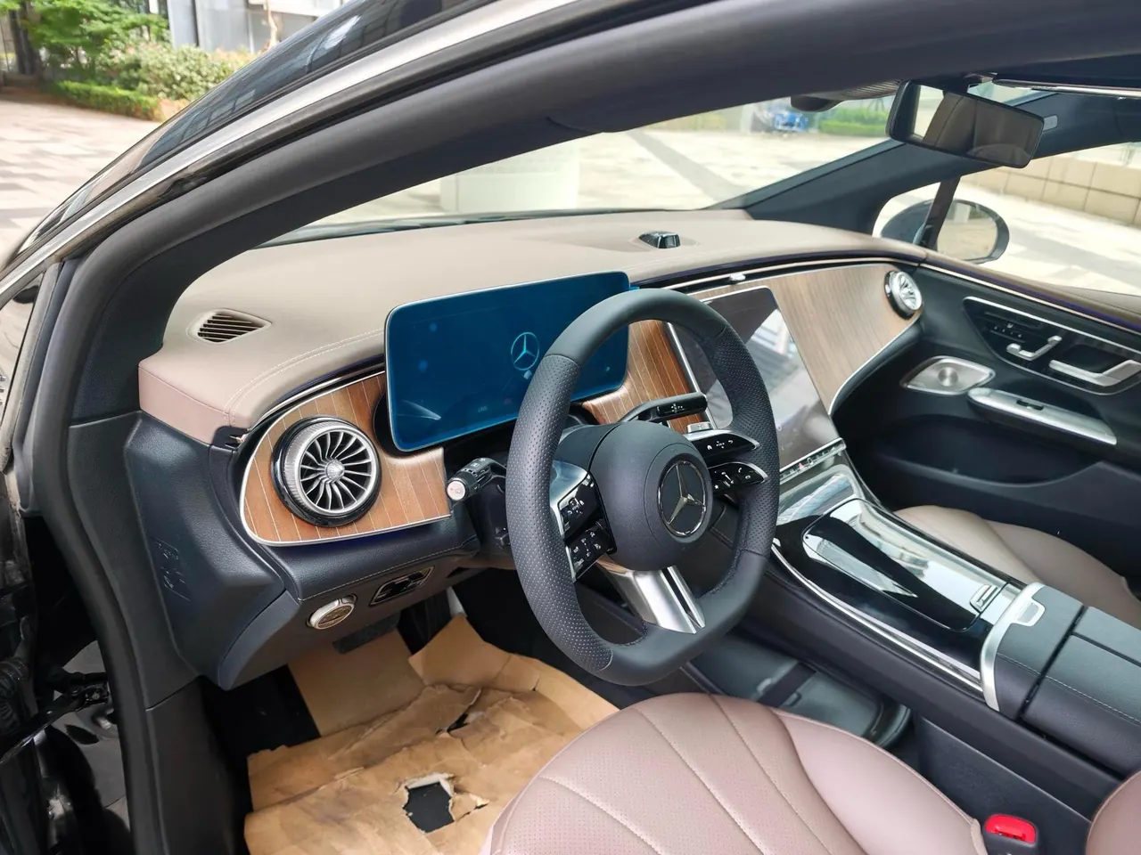 Mercedes Benz 2025 EQE 500 4MATIC EQE 500 4MATIC Pioneer Edition Automatic Gear 16