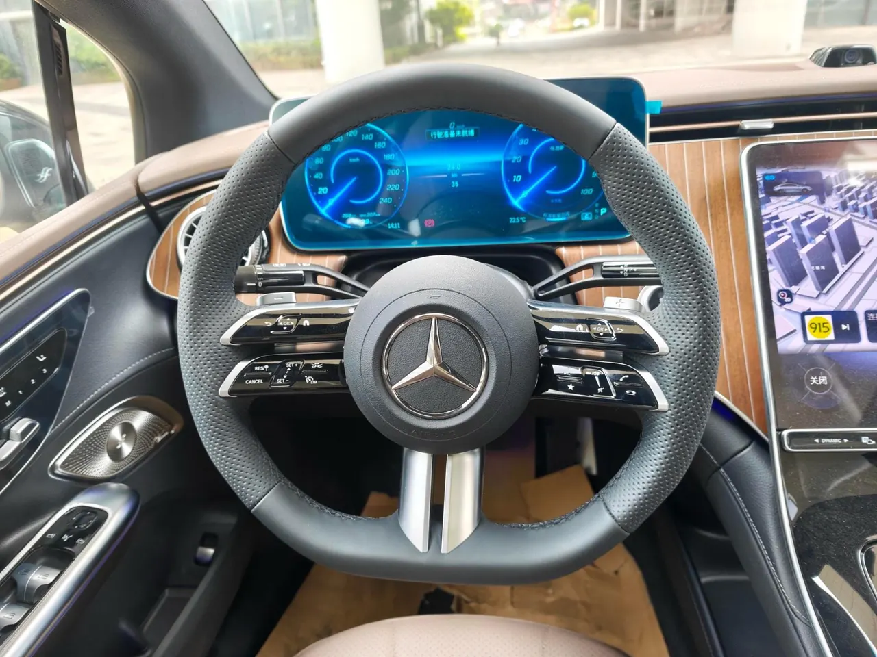 Mercedes Benz 2025 EQE 500 4MATIC EQE 500 4MATIC Pioneer Edition Automatic Gear 17