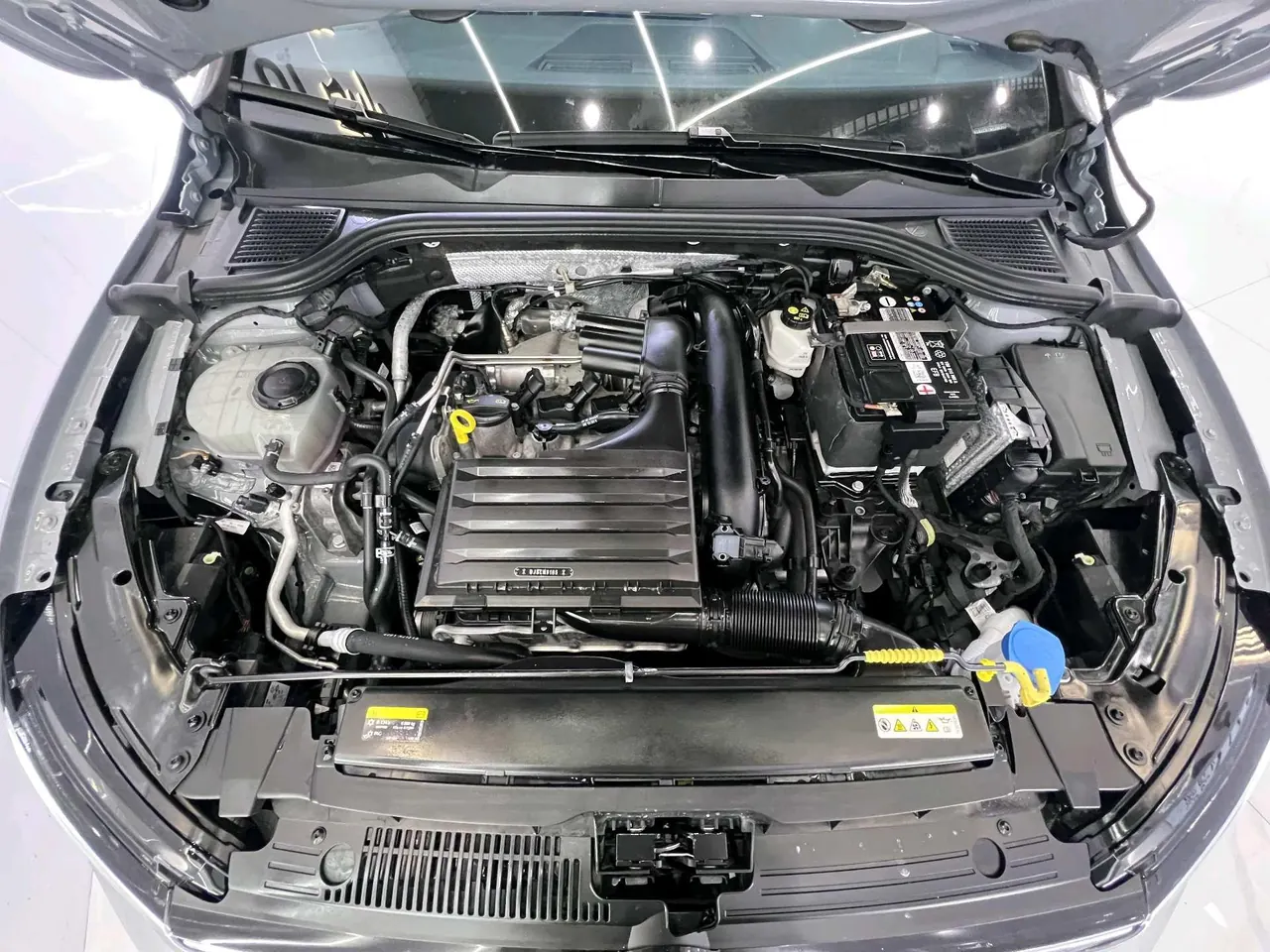 Volkswagen 2021 Golf 8 R-Line 1.4TSI 280TSI Automatic 17