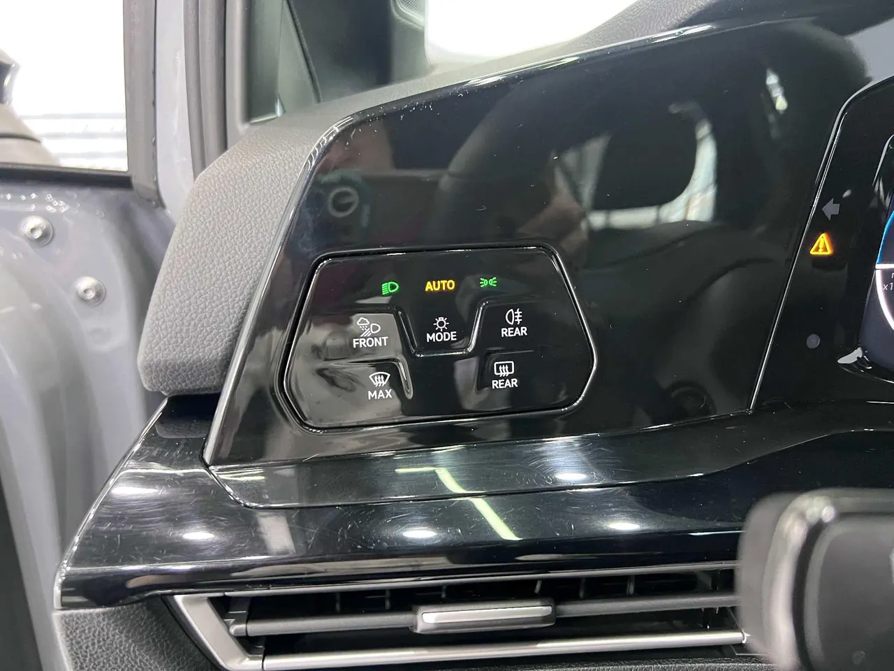 Volkswagen 2021 Golf 8 R-Line 1.4TSI 280TSI Automatic 9