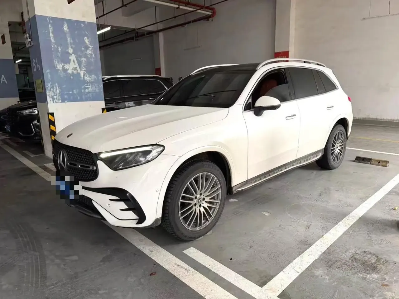 Mercedes Benz 2023 GLC 300 L 4MATIC 48V 2.0T dynamic 7-seat automatic gear - View 1
