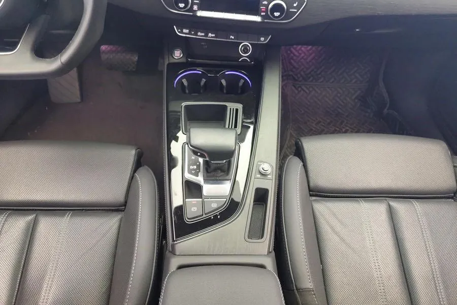 Audi 2023 A4L 2.0TFSI 40TFSI Deluxe Dynamic Automatic 5