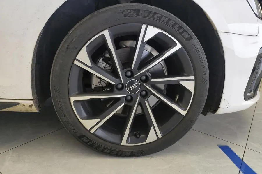 Audi 2023 A4L 2.0TFSI 40TFSI Deluxe Dynamic Automatic 8