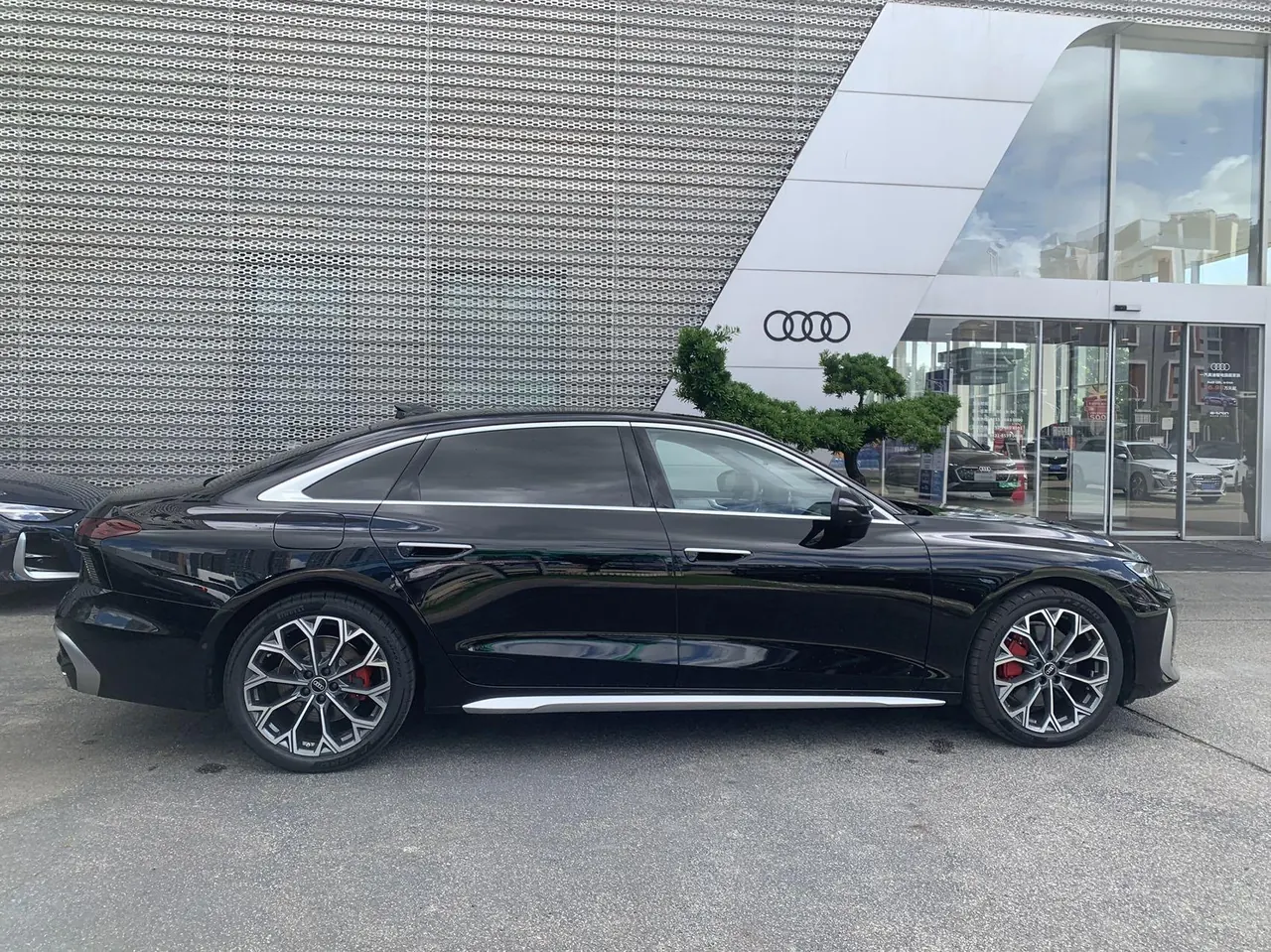 Audi 2026 A6L 2.0T Quattro Enjoy Elegant Automatic Gear 5