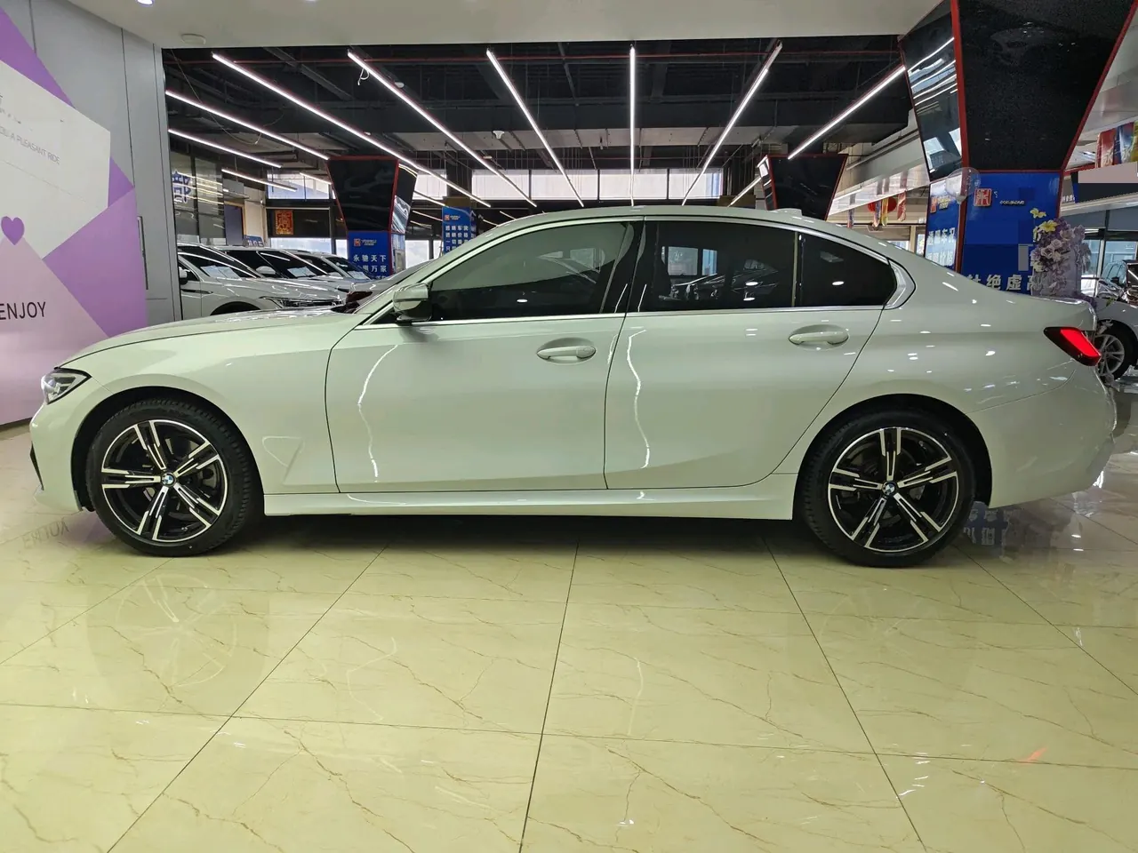 BMW 3 Series 2022 325i 2.0T M Sports Suit Automatic Gear 7
