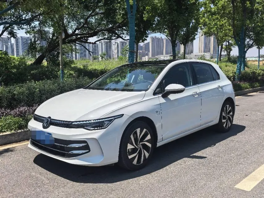 Open image lightbox: Volkswagen 2025 Golf 8 PRO 1.5TSI 300TSI Automatic