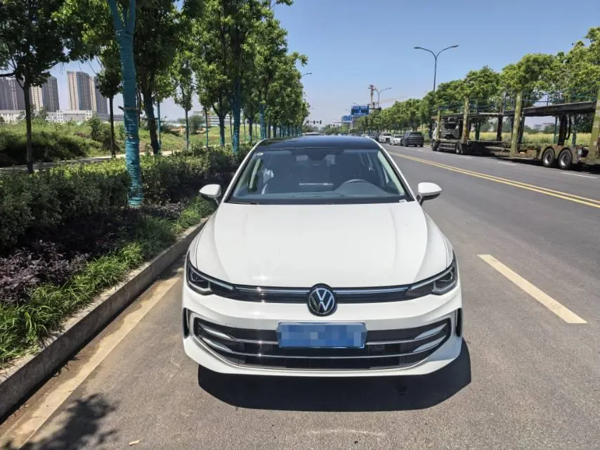 Volkswagen 2025 Golf 8 PRO 1.5TSI 300TSI Automatic 2