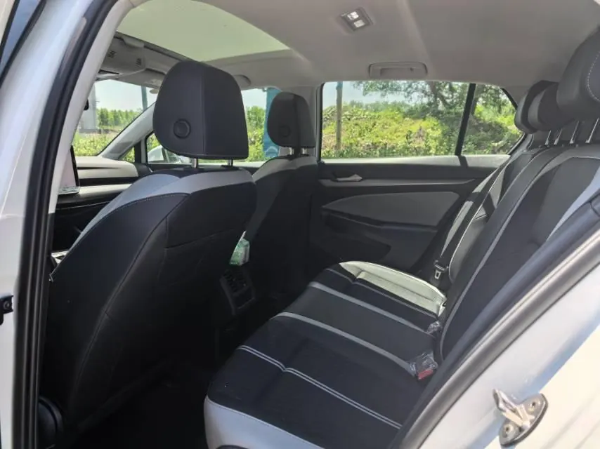 Volkswagen 2025 Golf 8 PRO 1.5TSI 300TSI Automatic 4