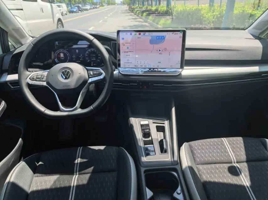 Volkswagen 2025 Golf 8 PRO 1.5TSI 300TSI Automatic 5