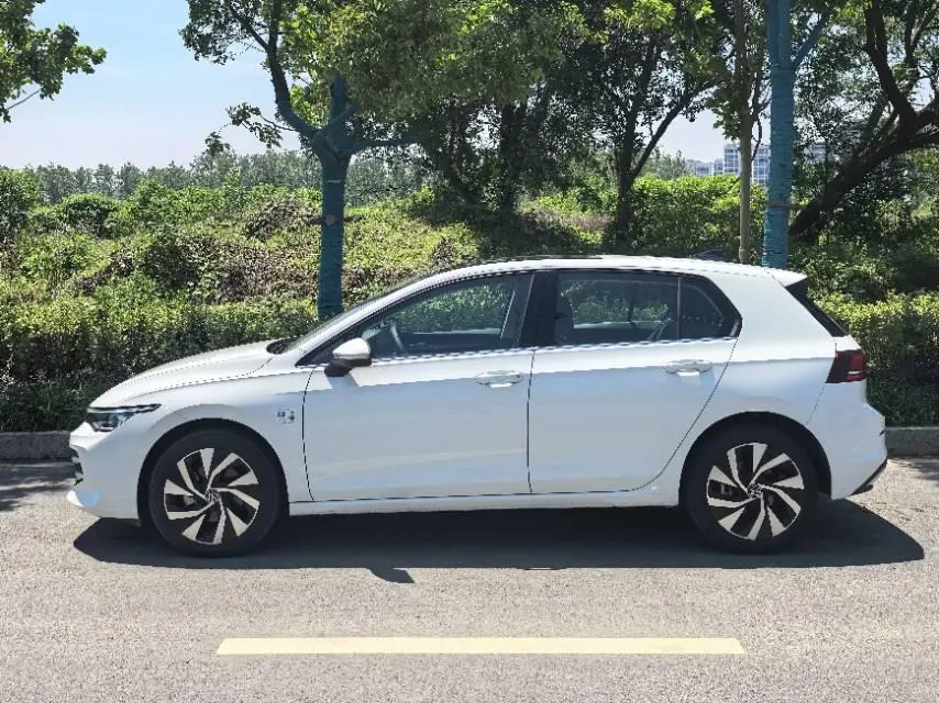 Volkswagen 2025 Golf 8 PRO 1.5TSI 300TSI Automatic 7