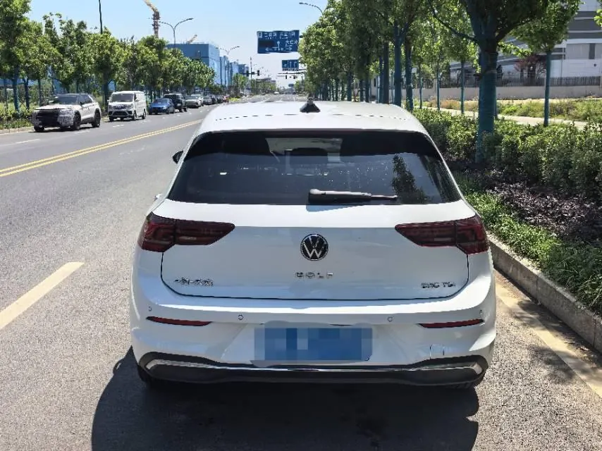 Volkswagen 2025 Golf 8 PRO 1.5TSI 300TSI Automatic 8