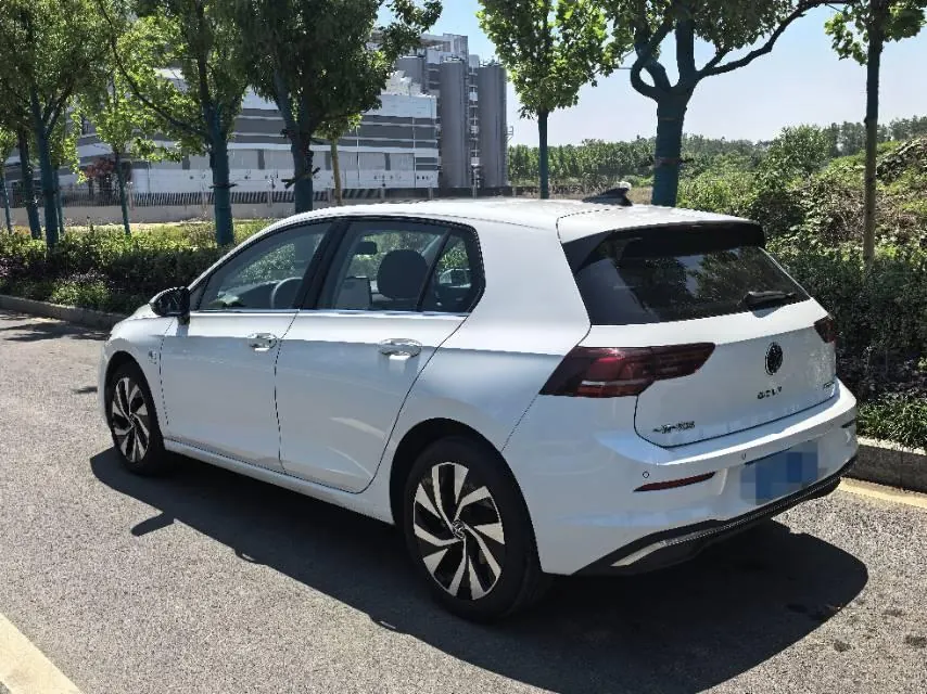 Volkswagen 2025 Golf 8 PRO 1.5TSI 300TSI Automatic 9