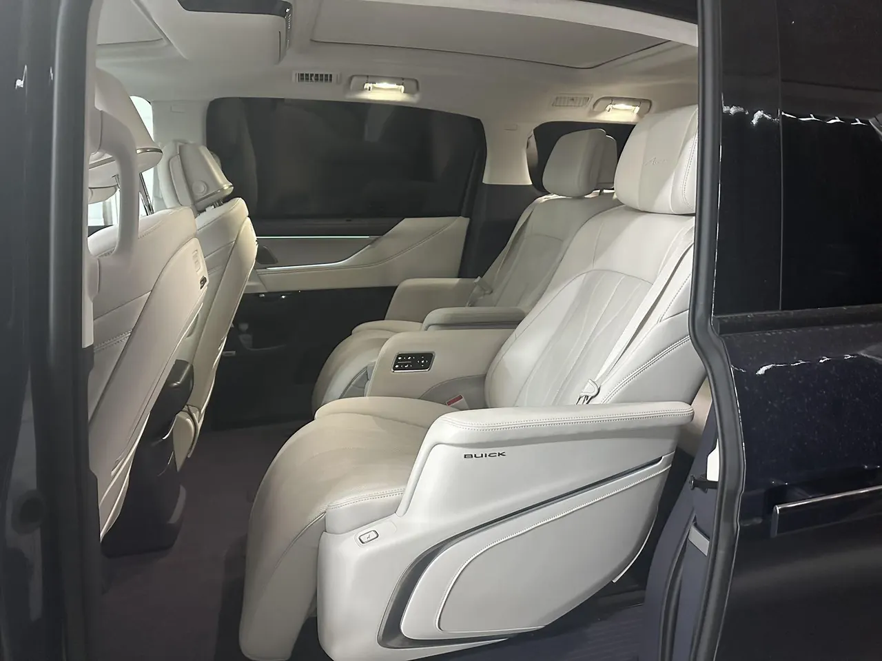 Buick 2026 GL8 Lu Zun PHEV 1.5T Luxury Edition Automatic Gear 3