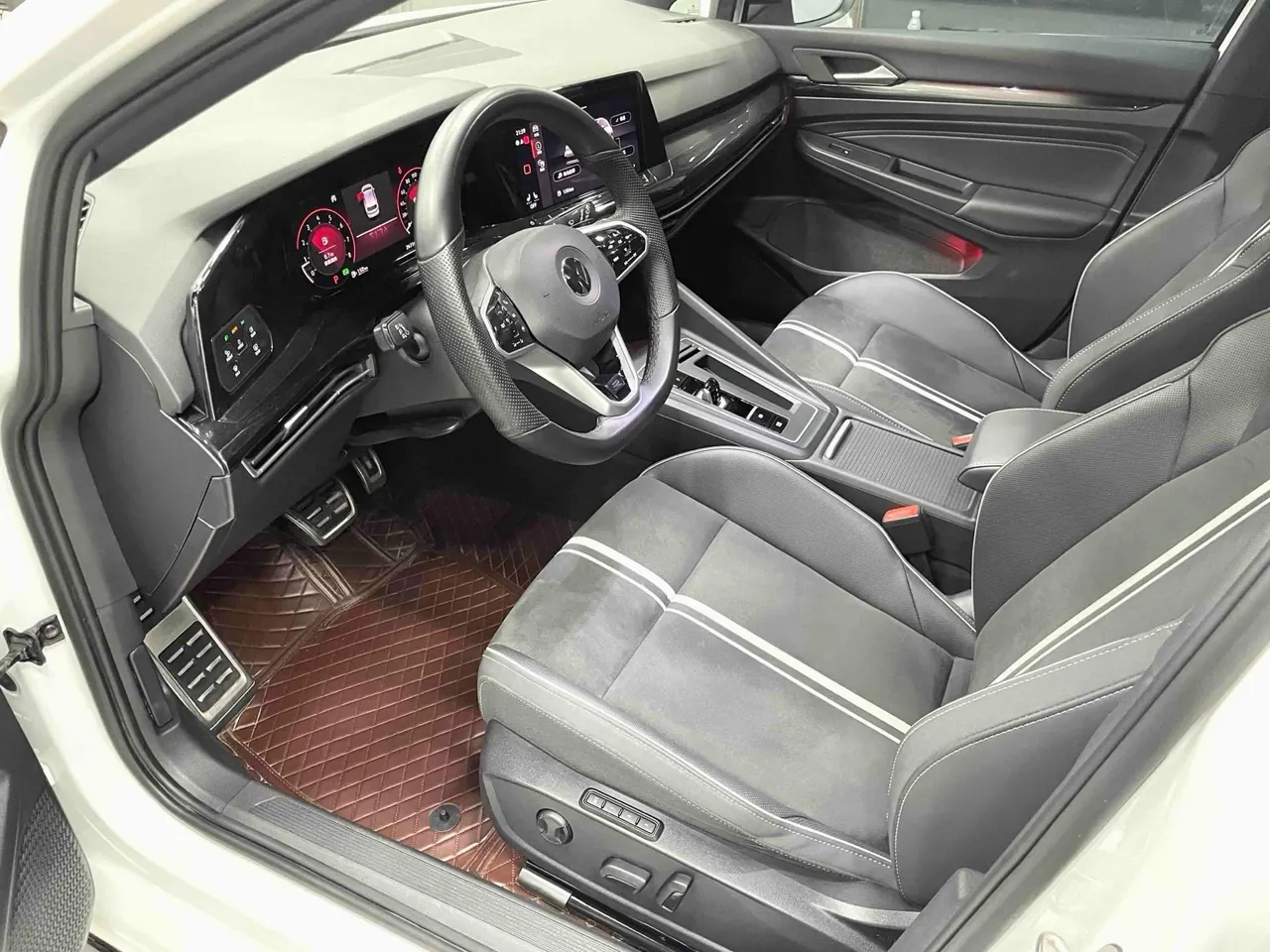 Volkswagen 2021 Golf 8 R-Line 1.4TSI 280TSI Automatic 4